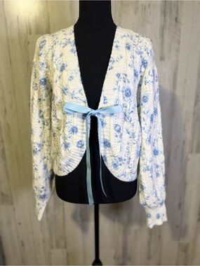 Francesca's Blue White Floral Tie Front Cable Knit Cropped Cardigan Sweater M